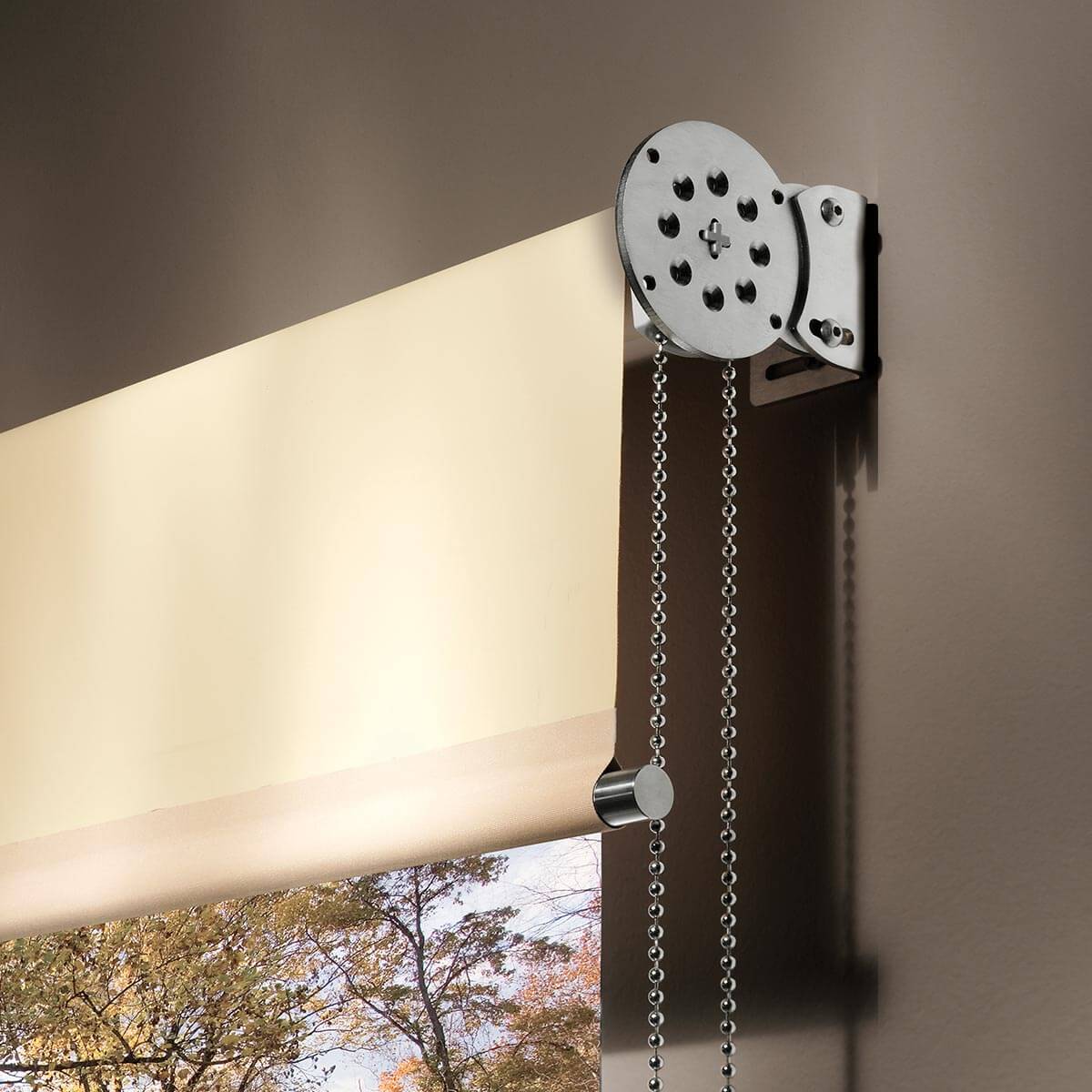 Chain-operated roller blind, Large , Free hanging. Pronema