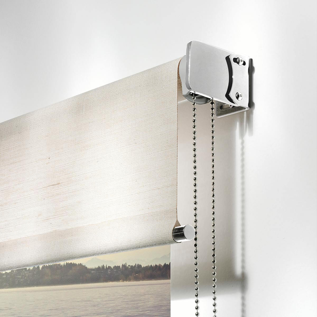 Chain-operated roller blind, Linette Cubo, Free hanging. Pronema